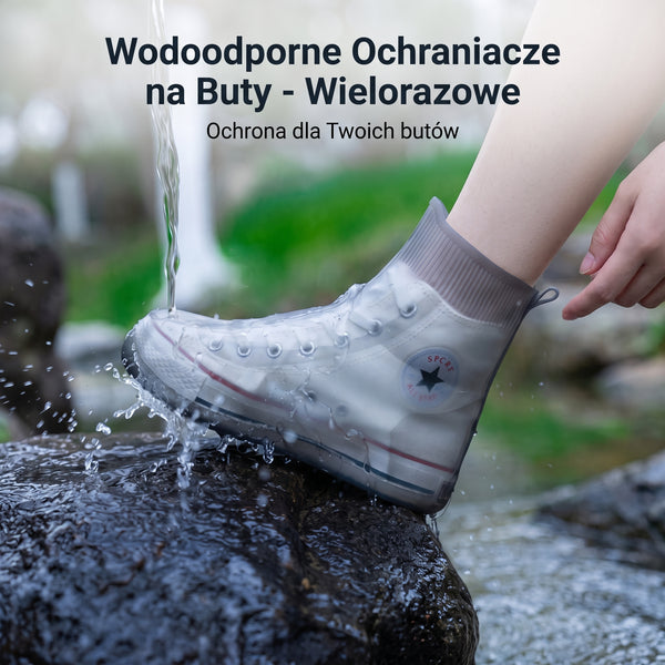 Nakładki na buty — szara nakładka na bucie nad mokrym kamieniem